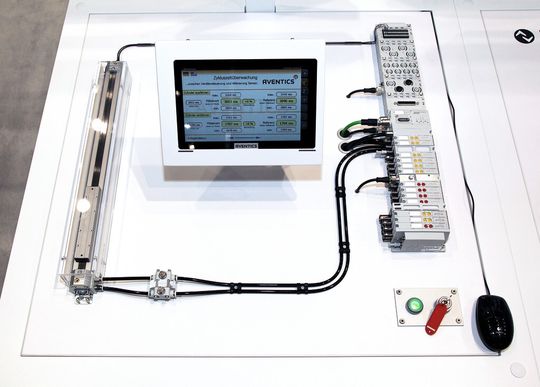 Vernetzung eines AV-Ventils zusammen mit Sensoren um die Endlagen des Pneumatikzylinders zu erfassen.