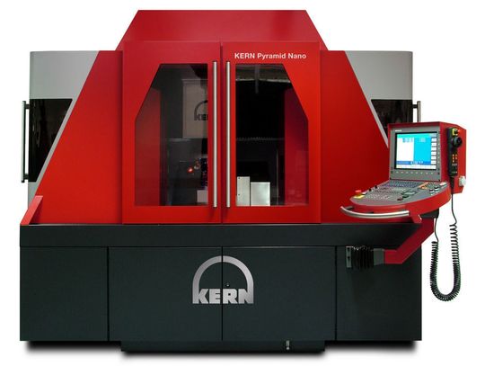 Mit der Pyramid Nano stellt Kern ein CNC-Bearbeitungszentrum für Präzision im µm-Bereich vor. Bild: Kern Mit der Pyramid Nano stellt Kern ein CNC-Bearbeitungszentrum für Präzision im µm-Bereich vor. Bild: Kern