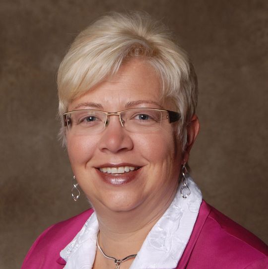 Jacqueline Applegate wuchs in den USA auf und studierte an verschiedenen US-amerikanischen Universitäten. Sie hat einen Doktor in organischer Chemie der Iowa State University. Jacqueline Applegate wuchs in den USA auf und studierte an verschiedenen US-amerikanischen Universitäten. Sie hat einen Doktor in organischer Chemie der Iowa State University.