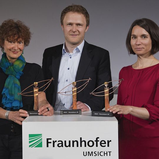 Die Preisträger des UMSICHT-Wissenschaftspreises (v.l.): Cornelia Borrmann, Dr. Lars Heepe und Anja Krieger.