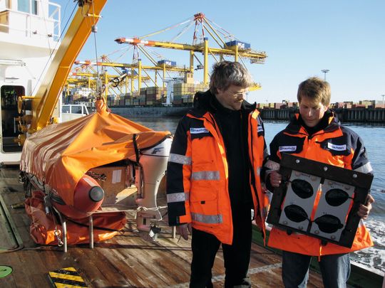 Aktuell fehlen auf dem europäischen Arbeitsmarkt jedoch etwa 7.000 Fachkräfte, die sich mit der Planung und dem Bau von Windkraftanlagen auskennen. Eine Zahl die sich bis 2030 laut der European Wind Energy Association EWEA1 versiebenfachen wird. Aktuell fehlen auf dem europäischen Arbeitsmarkt jedoch etwa 7.000 Fachkräfte, die sich mit der Planung und dem Bau von Windkraftanlagen auskennen. Eine Zahl die sich bis 2030 laut der European Wind Energy Association EWEA1 versiebenfachen wird.