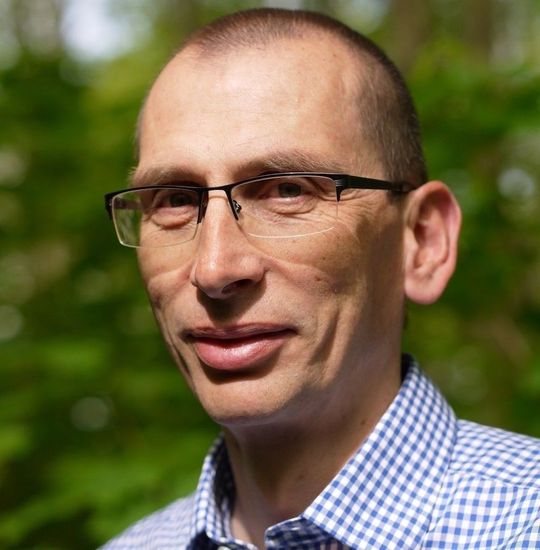 „Die Chemie in miniaturisierten Systemen, in denen chemische Prozesse in Mikrokanälen oder in Hohlräumen innerhalb von Molekülen ablaufen, ist ein weltweit sehr gefragtes Forschungsgebiet“, sagt Prof. Dr. Detlev Belder von der Universität Leipzig, der Sprecher der neuen Forschergruppe „Integrierte chemische Mikrolaboratorien“. „Die Chemie in miniaturisierten Systemen, in denen chemische Prozesse in Mikrokanälen oder in Hohlräumen innerhalb von Molekülen ablaufen, ist ein weltweit sehr gefragtes Forschungsgebiet“, sagt Prof. Dr. Detlev Belder von der Universität Leipzig, der Sprecher der neuen Forschergruppe „Integrierte chemische Mikrolaboratorien“.