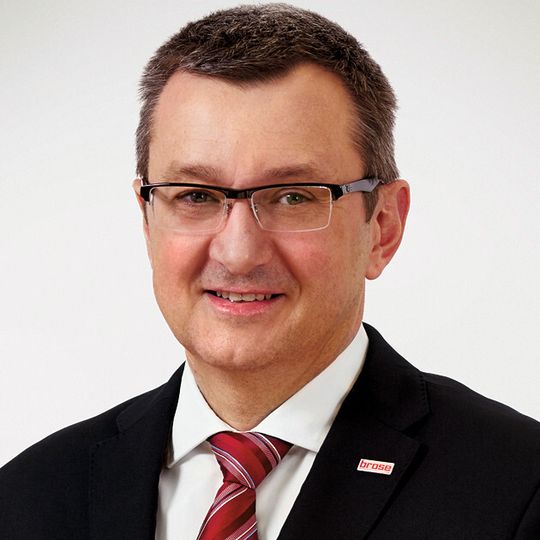 Zum 1. Juli 2015 übernimmt er bei dem Automobilzulieferer den neu geschaffenen Bereich Technik. Zum 1. Juli 2015 übernimmt er bei dem Automobilzulieferer den neu geschaffenen Bereich Technik.