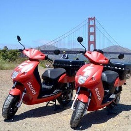 Die E-Roller von Govecs werden schon bald über die Golden Gate-Bridge flitzen. Die E-Roller von Govecs werden schon bald über die Golden Gate-Bridge flitzen.