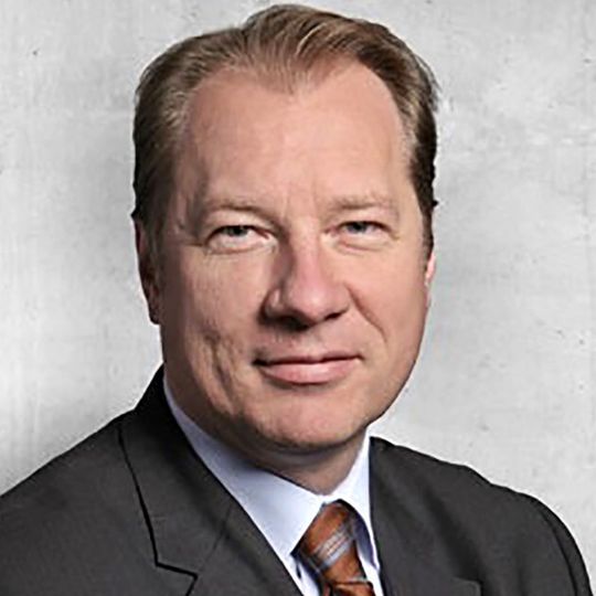 Zum 1. Juli 2015 übernahm Dr. Jens Ludmann als Geschäftsführer bei FEV die Verantwortung für das Europageschäft des Entwicklungsdienstleisters. Zum 1. Juli 2015 übernahm Dr. Jens Ludmann als Geschäftsführer bei FEV die Verantwortung für das Europageschäft des Entwicklungsdienstleisters.