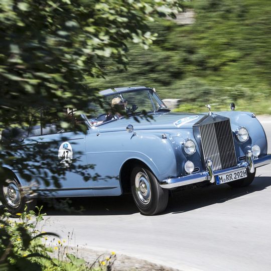 Silvretta Classic 2015: Auch die 18. Auflage der Oldtimer-Rallye bietet jede Menge Golden Oldies. Einer davon ist der Rolls Royce Silver Cloud Drophead von 1957. Silvretta Classic 2015: Auch die 18. Auflage der Oldtimer-Rallye bietet jede Menge Golden Oldies. Einer davon ist der Rolls Royce Silver Cloud Drophead von 1957.