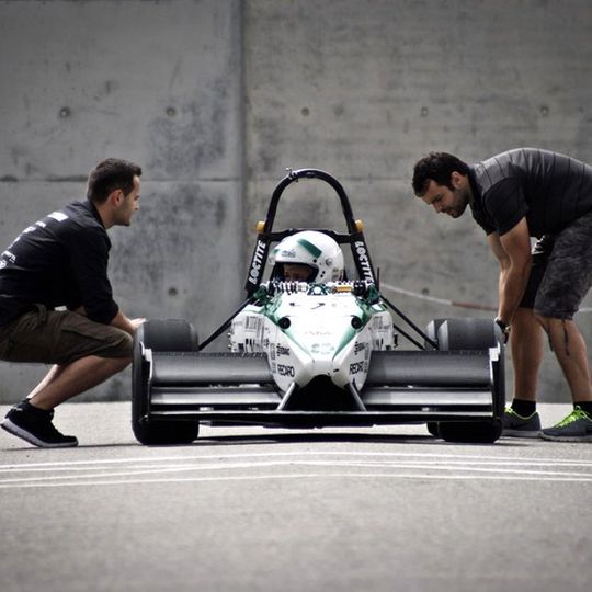 Das GreenTeam-Formula Student Team aus Stuttgart will in unter 1,785 Sekunden auf 100 km/h spurten. Das GreenTeam-Formula Student Team aus Stuttgart will in unter 1,785 Sekunden auf 100 km/h spurten.