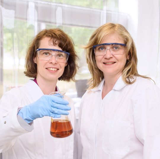 Dana Kralisch and Nadine Heßler (v.l.n.r.) founded Jenacell in 2012. Dana Kralisch and Nadine Heßler (v.l.n.r.) founded Jenacell in 2012.