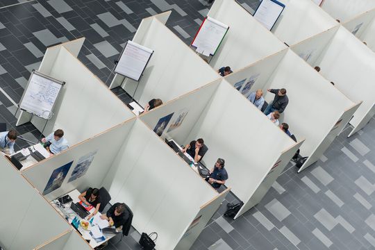 Das Finale des 12. internationalen Fallstudienwettbewerbs von Rohde & Schwarz fand am 25. und 26. Juni 2015 in München statt. Im Zuge der Wettbewerbe zwischen 2005 und 2015 resultierten über 120 Festanstellungen. Das Finale des 12. internationalen Fallstudienwettbewerbs von Rohde & Schwarz fand am 25. und 26. Juni 2015 in München statt. Im Zuge der Wettbewerbe zwischen 2005 und 2015 resultierten über 120 Festanstellungen.