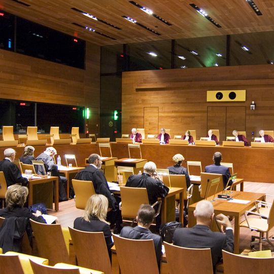 Der Europäische Gerichtshof sitzt in Luxemburg. Der Europäische Gerichtshof sitzt in Luxemburg.