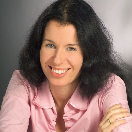 Angela Kissel: „Führungskräfte sollten gerade in Stress-Situationen hochsensibel ihr eigenes Verhalten beobachten und darauf achten, dass sie aus Mitarbeitersicht nicht unmotiviert überreagieren.“ Angela Kissel: „Führungskräfte sollten gerade in Stress-Situationen hochsensibel ihr eigenes Verhalten beobachten und darauf achten, dass sie aus Mitarbeitersicht nicht unmotiviert überreagieren.“