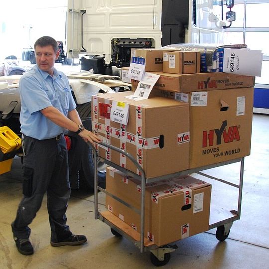 Bei BTS muss der Mechaniker seine Teile nicht selbst holen – sie werden ihm gebracht. Bei BTS muss der Mechaniker seine Teile nicht selbst holen – sie werden ihm gebracht.