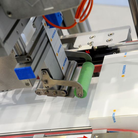 Einmal geöffnete Verpackungen können dank Siegeletikett nicht unerkannt wieder verschlossen werden. Einmal geöffnete Verpackungen können dank Siegeletikett nicht unerkannt wieder verschlossen werden.
