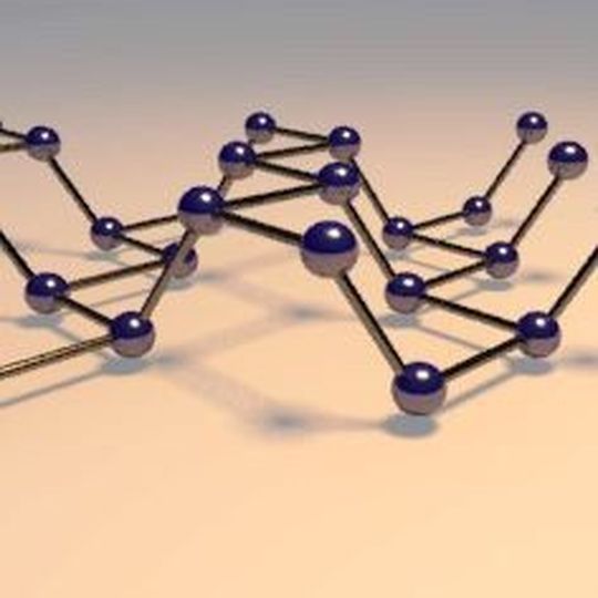 Die „höckerige Wabenstruktur“ von schwarzem Phosphor macht das Material interessant für Halbleiterforscher. Sie erhoffen sich von dem Material., noch mehr Transistoren auf einen Chip packen zu können. Die „höckerige Wabenstruktur“ von schwarzem Phosphor macht das Material interessant für Halbleiterforscher. Sie erhoffen sich von dem Material., noch mehr Transistoren auf einen Chip packen zu können.