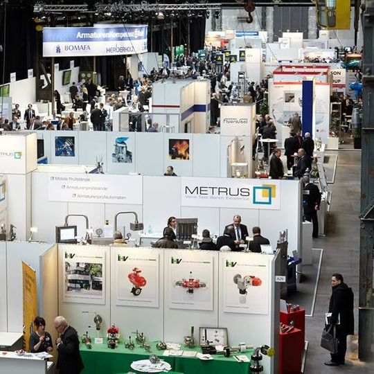 Bereits die Messe-Premiere in Bochum hat die Erwartungen der Veranstalter mit über 90 Ausstellern und fast 1500 Besuchern übertroffen. Bereits die Messe-Premiere in Bochum hat die Erwartungen der Veranstalter mit über 90 Ausstellern und fast 1500 Besuchern übertroffen.