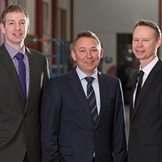 Das neue Führungsteam von Weller Tools. Von links: Bernd Frühwald (General Manager Global), Rainer Weigle (Senior Director Global Sales), Philippe Buidin (Director Global Product Management). Das neue Führungsteam von Weller Tools. Von links: Bernd Frühwald (General Manager Global), Rainer Weigle (Senior Director Global Sales), Philippe Buidin (Director Global Product Management).
