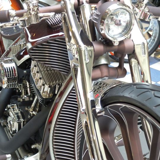 Um seine hervorragenden Motorräder für die Zukunft noch besser zu machen, hat Thunderbike vor einiger Zeit Solidworks und Solidworks Simulation in seine Konstruktion eingeführt. Um seine hervorragenden Motorräder für die Zukunft noch besser zu machen, hat Thunderbike vor einiger Zeit Solidworks und Solidworks Simulation in seine Konstruktion eingeführt.
