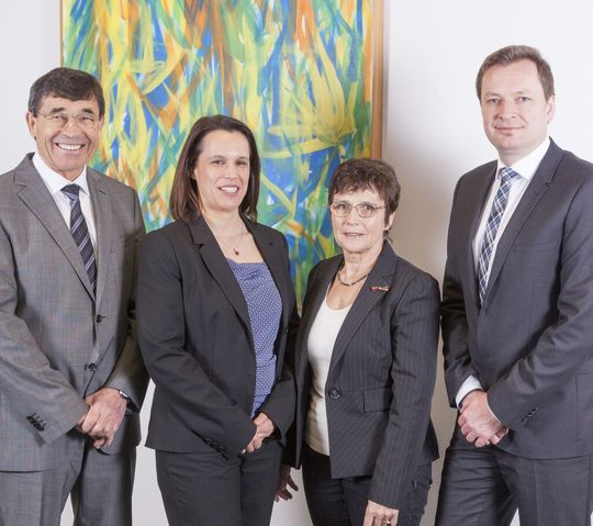Die Geschäftsführung der Sensor-Technik Wiedemann GmbH (v.l.n.r.:) Wolfgang Wiedemann, Sonja Wiedemann, Katharina Wiedemann, Dr. Michael Schmitt. Die Geschäftsführung der Sensor-Technik Wiedemann GmbH (v.l.n.r.:) Wolfgang Wiedemann, Sonja Wiedemann, Katharina Wiedemann, Dr. Michael Schmitt.