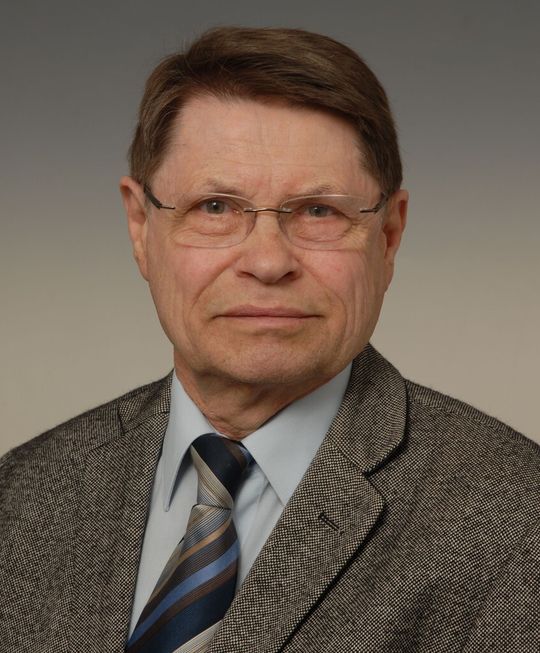 Zum 1. Juli 2015 hat Dr.-Ing. Max Klöcker, Professor an der FH Köln, den Vorsitz der Gesellschaft zur Förderung Angewandter Verbindungstechnik e. V. übernommen. Zum 1. Juli 2015 hat Dr.-Ing. Max Klöcker, Professor an der FH Köln, den Vorsitz der Gesellschaft zur Förderung Angewandter Verbindungstechnik e. V. übernommen.