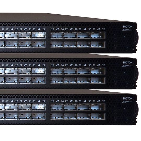 Der Mellanox Spectrum SN2700 liefert dank des hauseigenen Switch-ICs 6,4 TBit/s-Kapazitäten für Switching und Routing. Der Mellanox Spectrum SN2700 liefert dank des hauseigenen Switch-ICs 6,4 TBit/s-Kapazitäten für Switching und Routing.