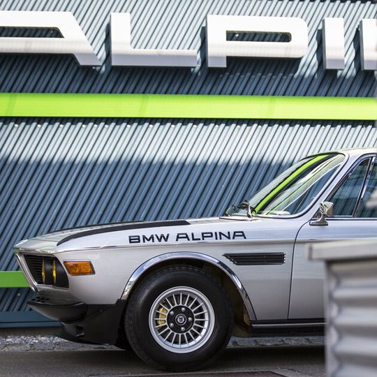 Goldenes Jubiläum: Seit 50 Jahren veredelt Alpina Modelle des Münchner Premiumherstellers BMW. Goldenes Jubiläum: Seit 50 Jahren veredelt Alpina Modelle des Münchner Premiumherstellers BMW.