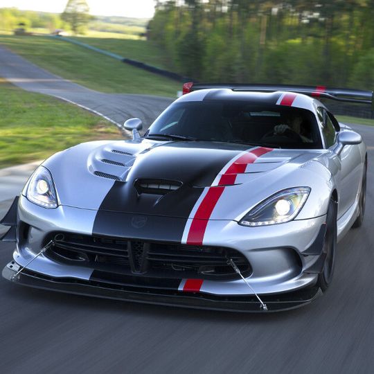 Die neue Dodge Viper ACR wurde im Detail überarbeitet. Die neue Dodge Viper ACR wurde im Detail überarbeitet.