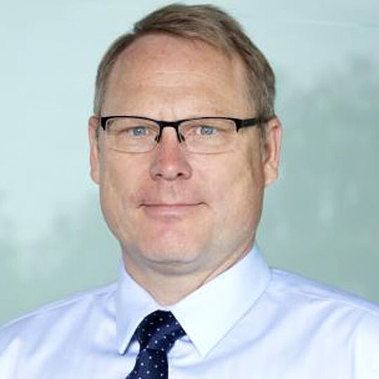Der gebürtige Hamburger Nils Baumgartner leitet seit 1. April 2015 den Vertrieb Maschinen bei Licon. Der gebürtige Hamburger Nils Baumgartner leitet seit 1. April 2015 den Vertrieb Maschinen bei Licon.