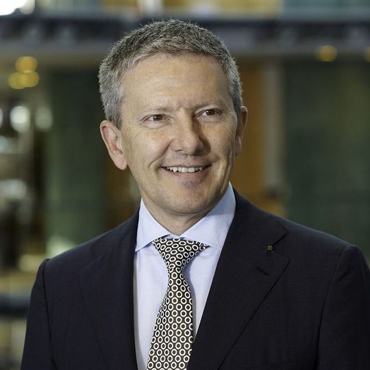 Max Schaber, Gründer und Vorstand der Datagroup, denkt über die Kooperation mit externen Service-Providern nach. Max Schaber, Gründer und Vorstand der Datagroup, denkt über die Kooperation mit externen Service-Providern nach.