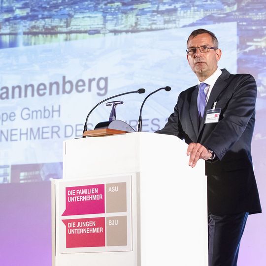 Andreas Pfannenberg, Geschäftsführer des Elektrotechnik-Spezialisten Pfannenberg, wurde vom Verband „Die Familienunternehmer“ für die Region Hamburg als Familienunternehmer des Jahres ausgezeichnet. Andreas Pfannenberg, Geschäftsführer des Elektrotechnik-Spezialisten Pfannenberg, wurde vom Verband „Die Familienunternehmer“ für die Region Hamburg als Familienunternehmer des Jahres ausgezeichnet.