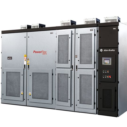 Der Frequenzumrichter für Mittelspannungen Powerflex 6000 arbeitet mit Luftkühlung und wurde speziell für Induktionsmotoren entwickelt. Der Frequenzumrichter für Mittelspannungen Powerflex 6000 arbeitet mit Luftkühlung und wurde speziell für Induktionsmotoren entwickelt.
