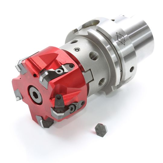 Mapal präsentiert den HX-Fräser mit PcBN-Wendeplatten auf der EMO 2015 in Mailand.