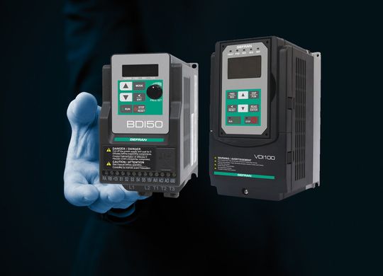 Die neuen Frequenzumrichter von Gefran: Das Basismodell BDI50 (l.) und der VDI100 mit integrierter Soft-SPS (r.) Die neuen Frequenzumrichter von Gefran: Das Basismodell BDI50 (l.) und der VDI100 mit integrierter Soft-SPS (r.)