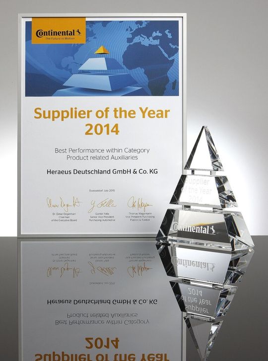 Der Technologiekonzern Heraeus erhielt im Juli vom Continental Konzern die Auszeichnung „Supplier of the Year 2014". Der Technologiekonzern Heraeus erhielt im Juli vom Continental Konzern die Auszeichnung „Supplier of the Year 2014".