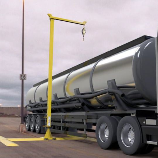 Das Davit-System Flexiguard Safrig verfügt über einen Anschlagpunkt in Höhe von 6,1 m, der Mast kann bis 90° geschwenkt werden. Das Davit-System Flexiguard Safrig verfügt über einen Anschlagpunkt in Höhe von 6,1 m, der Mast kann bis 90° geschwenkt werden.