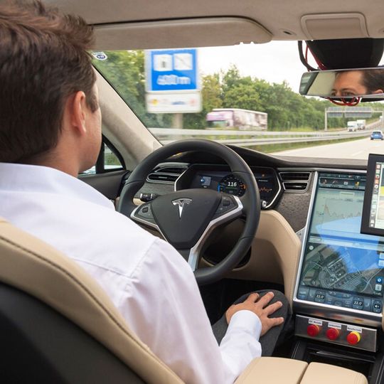 Extrem genaues Kartenmaterial ist das Gold der Mobilitäts-Zukunft: Denn ohne solche Daten würde es das angestrebte autonome Fahren nie geben. Extrem genaues Kartenmaterial ist das Gold der Mobilitäts-Zukunft: Denn ohne solche Daten würde es das angestrebte autonome Fahren nie geben.