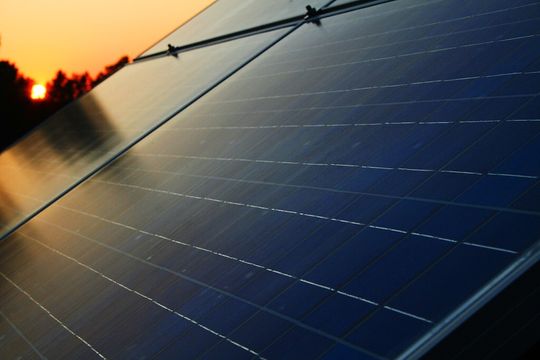 Zu hohe Temperaturen beeinträchtigen die Stromproduktion in den Zellen. Zu hohe Temperaturen beeinträchtigen die Stromproduktion in den Zellen.