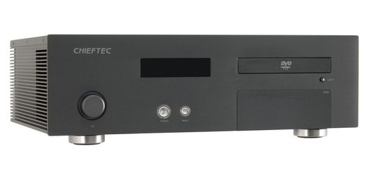 Das HiFi-Gehäuse Chieftec HE-01 wird mit Fernbedienung ausgeliefert. Das HiFi-Gehäuse Chieftec HE-01 wird mit Fernbedienung ausgeliefert.