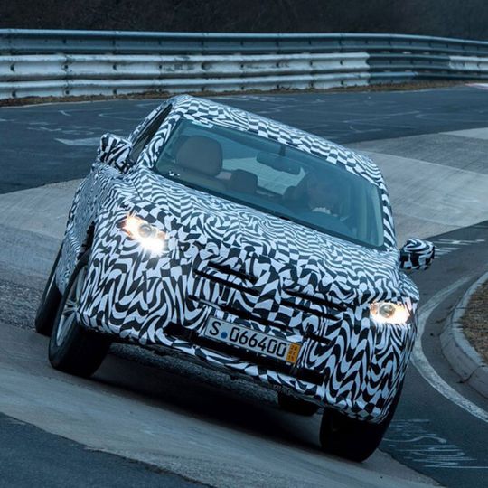 Noch gut getarnt: Der Borgward SUV auf der Nordschleife. Bei der diesjährigen IAA soll er dem Publikum vorgestellt werden. Noch gut getarnt: Der Borgward SUV auf der Nordschleife. Bei der diesjährigen IAA soll er dem Publikum vorgestellt werden.