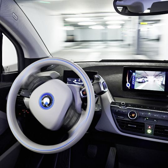 Das Bundeswirtschaftsministerium sucht innovative Konzepte zum Automatisierten Fahren und schüttet dafür jährlich 50 Millionen Euro Fördermittel aus. Das Bundeswirtschaftsministerium sucht innovative Konzepte zum Automatisierten Fahren und schüttet dafür jährlich 50 Millionen Euro Fördermittel aus.