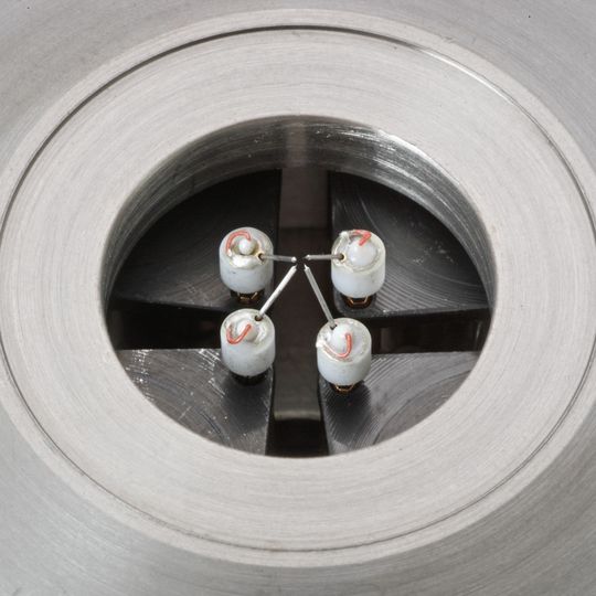 Nahaufnahme des Multispitzen-Rastertunnelmikroskops Nahaufnahme des Multispitzen-Rastertunnelmikroskops