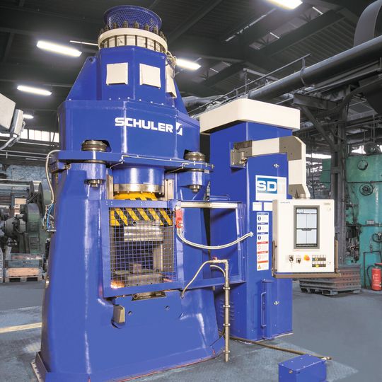 Der Linearhammer mit Servotechnik eröffnet neue Möglichkeiten für das Präzisionsschmieden. Der Linearhammer mit Servotechnik eröffnet neue Möglichkeiten für das Präzisionsschmieden.