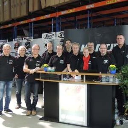 Das Hartje-Mot-Team: Profession in Sachen Motorradbusiness. Das Hartje-Mot-Team: Profession in Sachen Motorradbusiness.