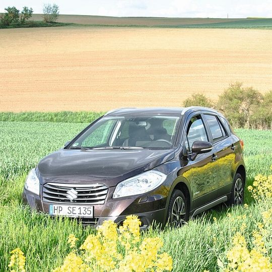 Der Suzuku SX4 soll vor allem junge Menschen ansprechen. Optisch gelingt das schon mal ganz gut. Der Suzuku SX4 soll vor allem junge Menschen ansprechen. Optisch gelingt das schon mal ganz gut.
