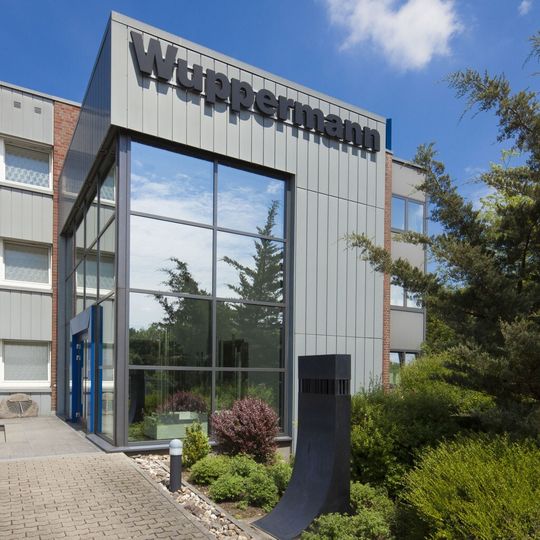 Die Wuppermann-Gruppe ist ein mittelständisches Familienunternehmen mit Sitz in Leverkusen, das seit über 140 Jahren in der Stahlverarbeitung tätig ist. Die Wuppermann-Gruppe ist ein mittelständisches Familienunternehmen mit Sitz in Leverkusen, das seit über 140 Jahren in der Stahlverarbeitung tätig ist.