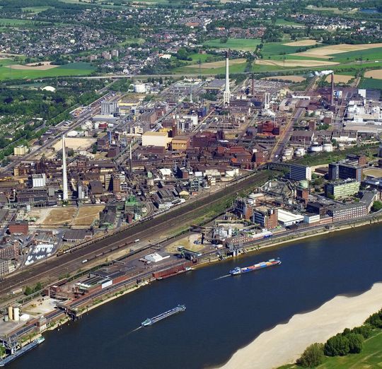 Several workers were hurt by the explosion and following collapse of a production building of US–company Huntsman at Chempark Krefeld, Germany. The accident occurred during the treatment and packaging of pigments. Several workers were hurt by the explosion and following collapse of a production building of US–company Huntsman at Chempark Krefeld, Germany. The accident occurred during the treatment and packaging of pigments.
