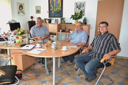 Die Inhaber von Freien Werkstätten Holger Winter, Jürgen Grünberg und Sohn Haiko (v. li.) haben ihre Chancen vor 25 Jahren genutzt und sind in der Marktwirtschaft gut angekommen – trotz Höhen und Tiefen. Die Inhaber von Freien Werkstätten Holger Winter, Jürgen Grünberg und Sohn Haiko (v. li.) haben ihre Chancen vor 25 Jahren genutzt und sind in der Marktwirtschaft gut angekommen – trotz Höhen und Tiefen.