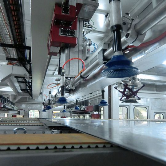 Platinenabstapelsystem von Güdel. Platinenabstapelsystem von Güdel.