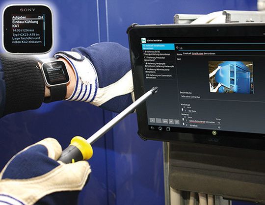 Für Industrie 4.0 werden Tablet und Smartwatch zu einem wichtigen Werkzeuf für den Monteur. Der Fraunhofer-Forscher Bodo Urban sieht hierbei ein großes Potential für den Mittelstand. Für Industrie 4.0 werden Tablet und Smartwatch zu einem wichtigen Werkzeuf für den Monteur. Der Fraunhofer-Forscher Bodo Urban sieht hierbei ein großes Potential für den Mittelstand.