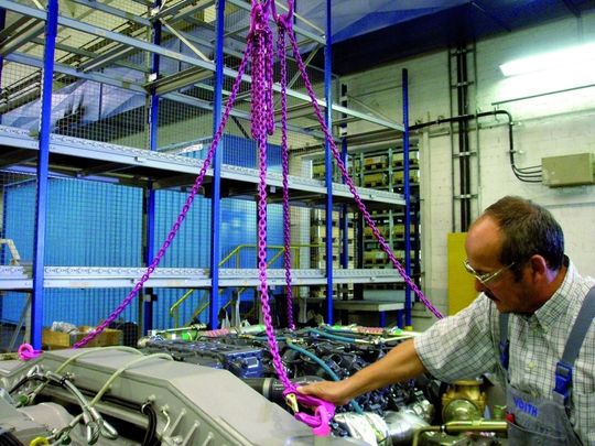 Bis zu 60% höhere Tragfähigkeit als herkömmliche Gk-8-Ketten und eine Vielzahl von Verbesserungen bietet die neue Grade-120-Generation „ICE“. Bis zu 60% höhere Tragfähigkeit als herkömmliche Gk-8-Ketten und eine Vielzahl von Verbesserungen bietet die neue Grade-120-Generation „ICE“.