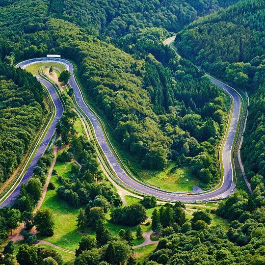 Die Nürburgring Nordschleife soll im kommenden Jahr wieder sicherer und schneller werden. Die Nürburgring Nordschleife soll im kommenden Jahr wieder sicherer und schneller werden.
